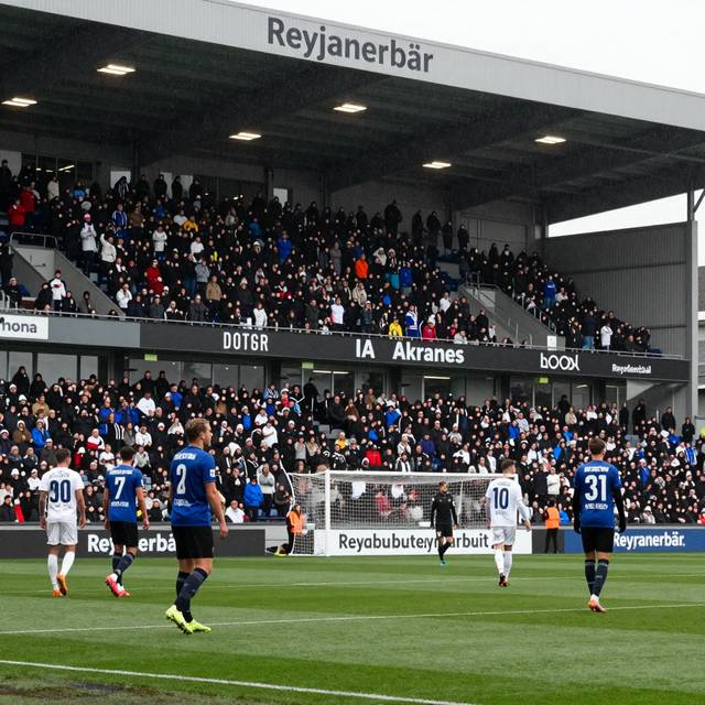 Keflavik 5-2 IA Akranes: Cơn mưa bàn thắng tại Reykjanesbær khẳng định sức mạnh chủ nhà